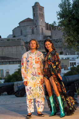 Vanesa Lorenzo, Martina Klein y Verónica Blume deslumbran en la Pasarela ‘Adlib Ibiza: 50 años de moda’ - La guía de Ibiza y Formentera